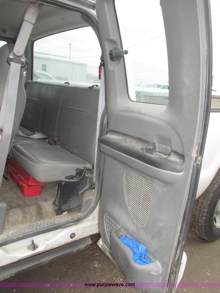 image for item H4718 2005 Ford F350 Super Duty XL SuperCab pickup truck