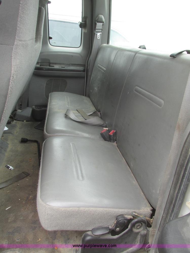 image for item H4718 2005 Ford F350 Super Duty XL SuperCab pickup truck