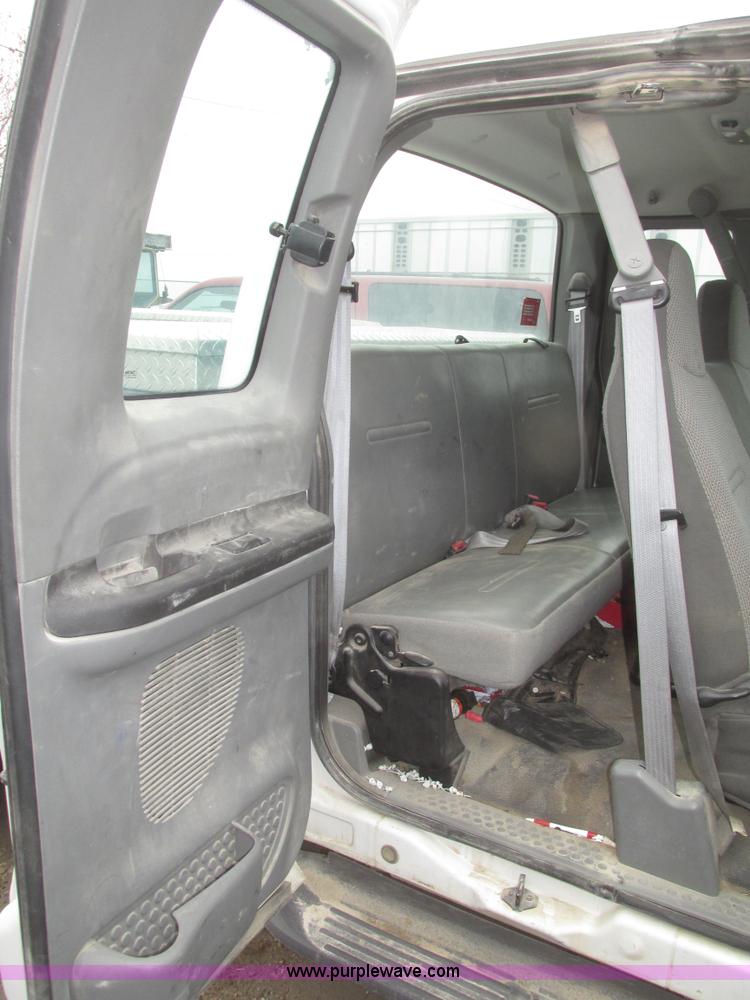 image for item H4718 2005 Ford F350 Super Duty XL SuperCab pickup truck