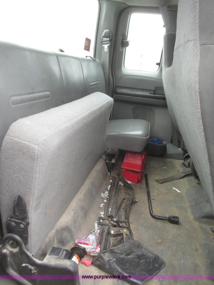 image for item H4718 2005 Ford F350 Super Duty XL SuperCab pickup truck