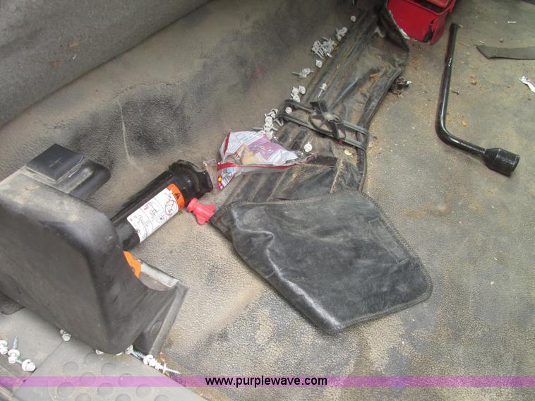 image for item H4718 2005 Ford F350 Super Duty XL SuperCab pickup truck