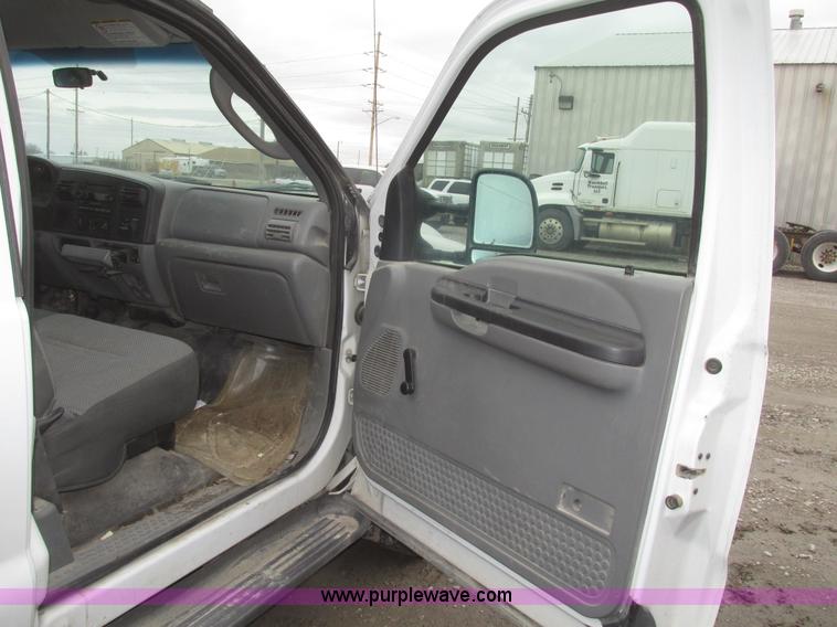 image for item H4718 2005 Ford F350 Super Duty XL SuperCab pickup truck