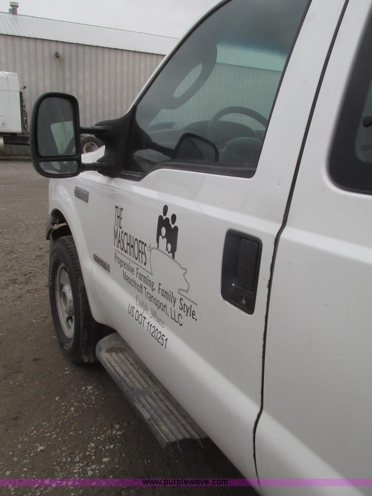 image for item H4718 2005 Ford F350 Super Duty XL SuperCab pickup truck