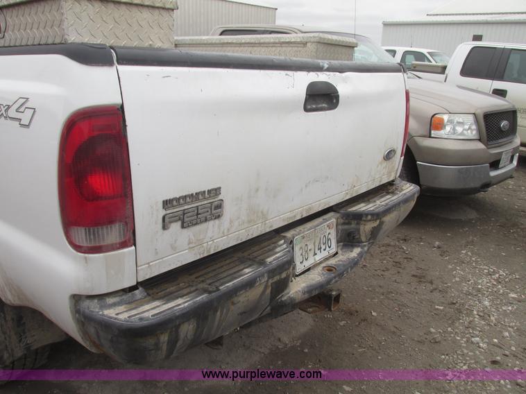 image for item H4718 2005 Ford F350 Super Duty XL SuperCab pickup truck