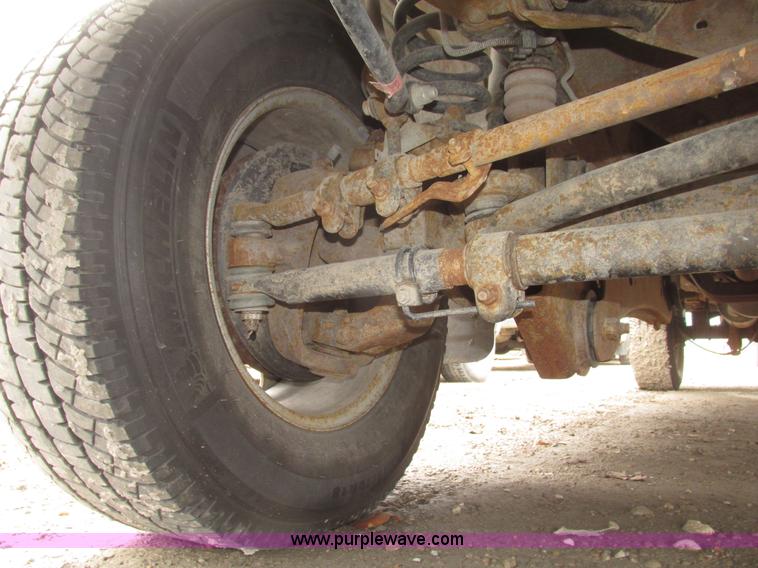 image for item H4718 2005 Ford F350 Super Duty XL SuperCab pickup truck