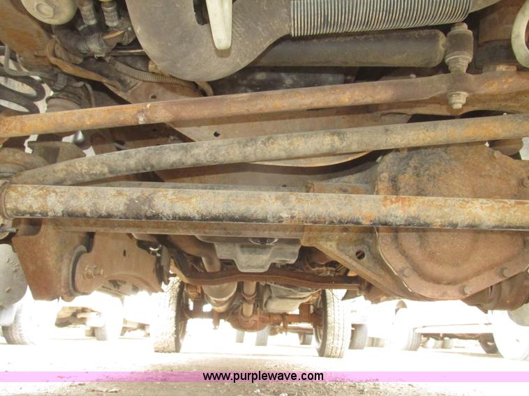 image for item H4718 2005 Ford F350 Super Duty XL SuperCab pickup truck