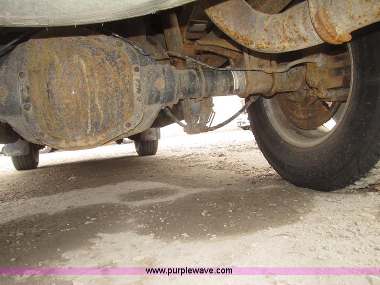 image for item H4718 2005 Ford F350 Super Duty XL SuperCab pickup truck