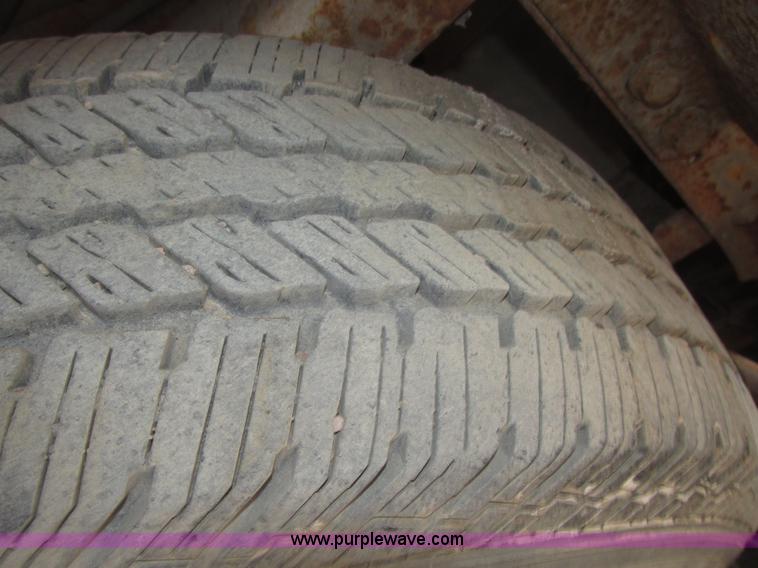 image for item H4718 2005 Ford F350 Super Duty XL SuperCab pickup truck