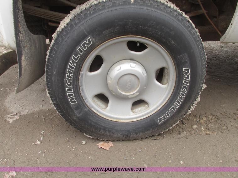 image for item H4718 2005 Ford F350 Super Duty XL SuperCab pickup truck