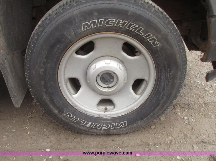 image for item H4718 2005 Ford F350 Super Duty XL SuperCab pickup truck