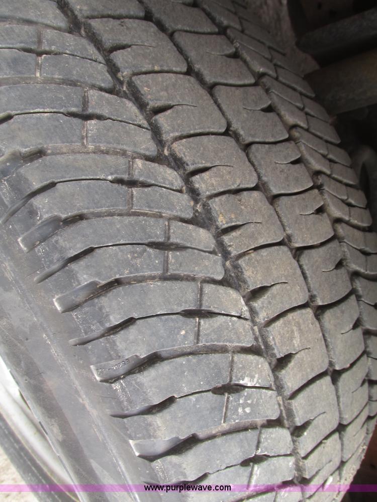 image for item H4718 2005 Ford F350 Super Duty XL SuperCab pickup truck