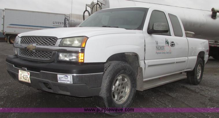 image for item H4725 2003 Chevrolet Silverado 1500 LS Ext. cab pickup truck