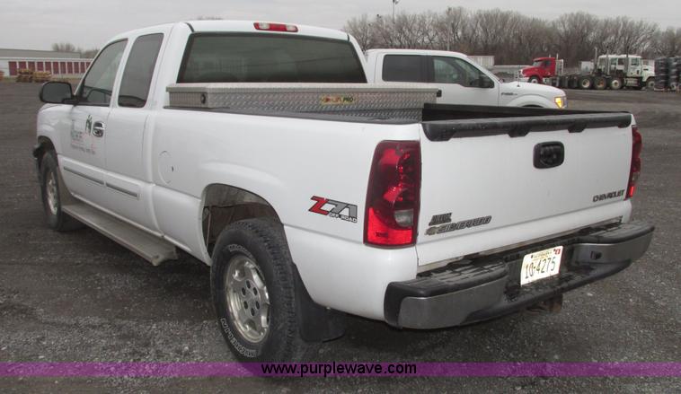 image for item H4725 2003 Chevrolet Silverado 1500 LS Ext. cab pickup truck