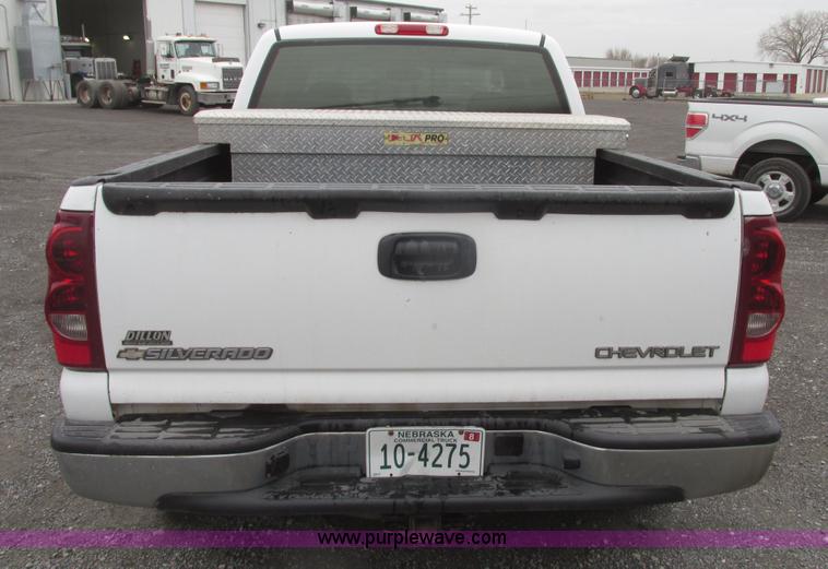 image for item H4725 2003 Chevrolet Silverado 1500 LS Ext. cab pickup truck