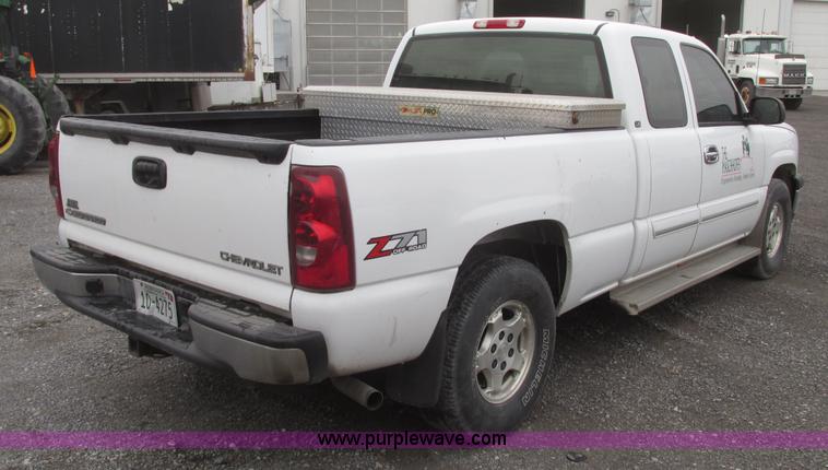 image for item H4725 2003 Chevrolet Silverado 1500 LS Ext. cab pickup truck