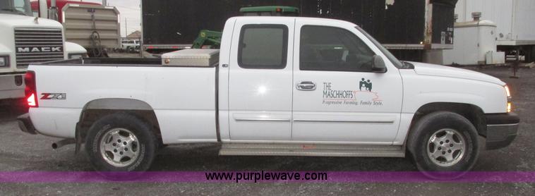 image for item H4725 2003 Chevrolet Silverado 1500 LS Ext. cab pickup truck