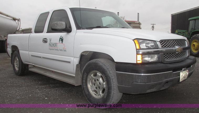 image for item H4725 2003 Chevrolet Silverado 1500 LS Ext. cab pickup truck