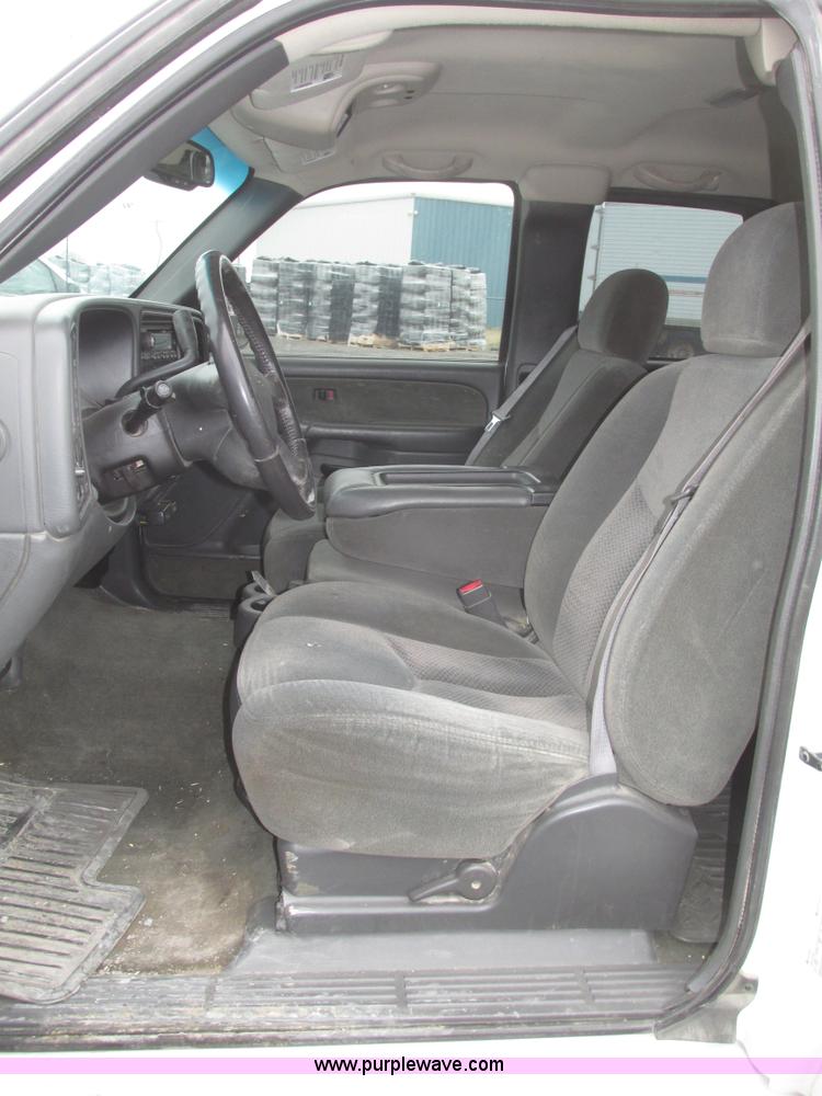 image for item H4725 2003 Chevrolet Silverado 1500 LS Ext. cab pickup truck