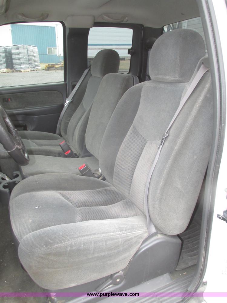 image for item H4725 2003 Chevrolet Silverado 1500 LS Ext. cab pickup truck