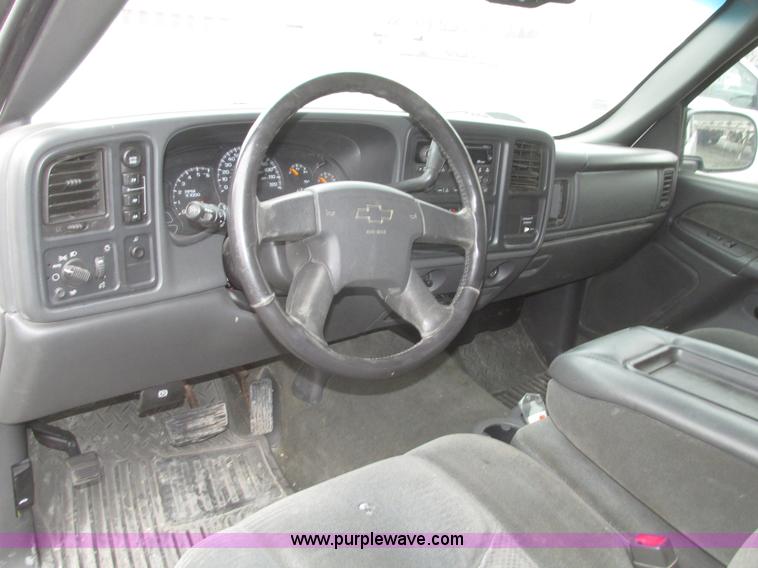 image for item H4725 2003 Chevrolet Silverado 1500 LS Ext. cab pickup truck