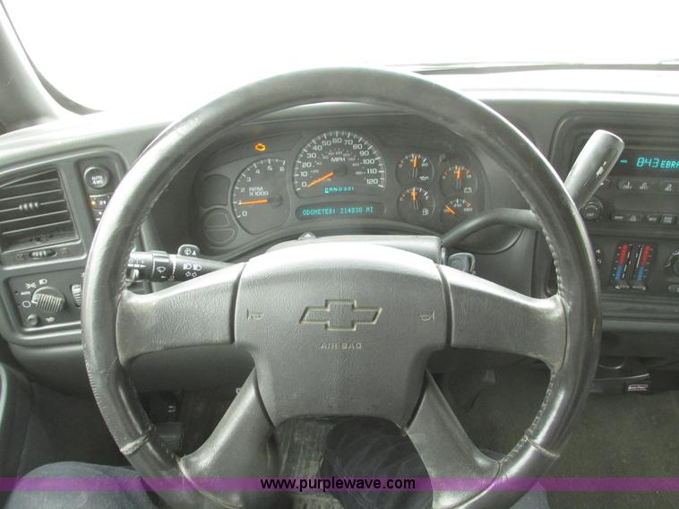 image for item H4725 2003 Chevrolet Silverado 1500 LS Ext. cab pickup truck