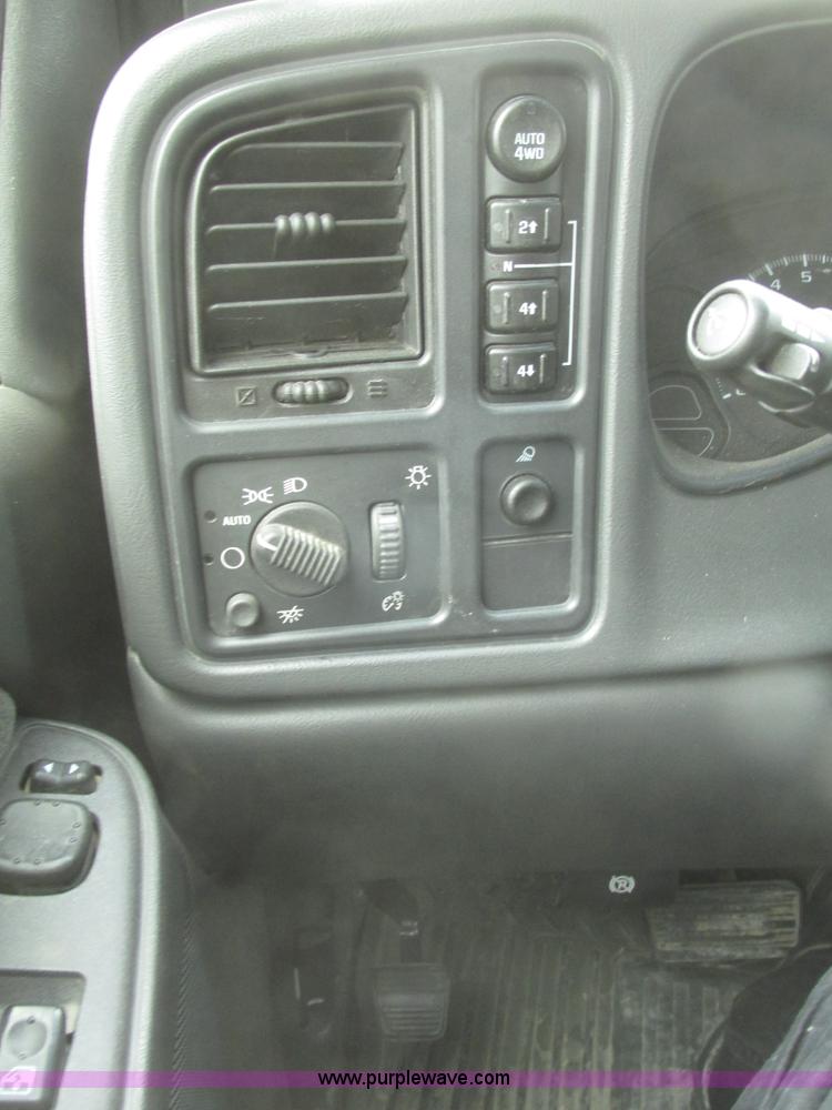 image for item H4725 2003 Chevrolet Silverado 1500 LS Ext. cab pickup truck