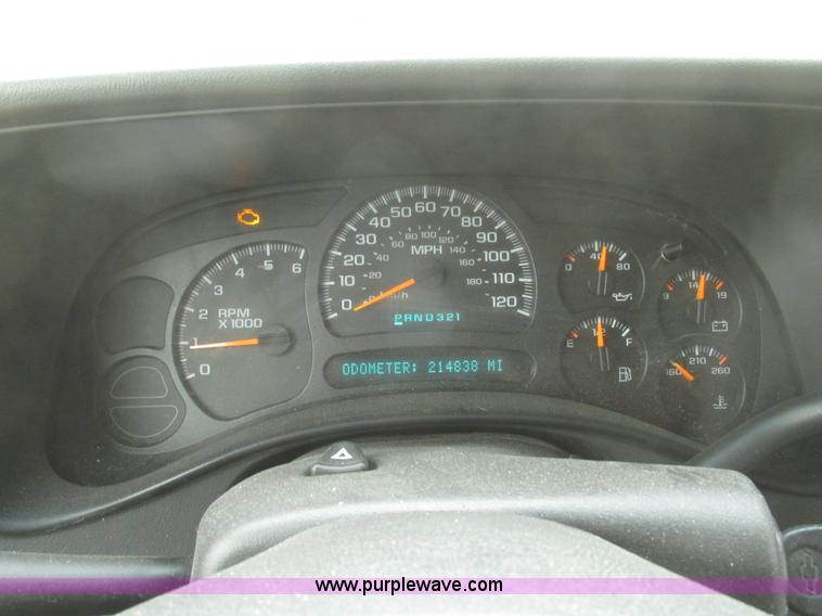 image for item H4725 2003 Chevrolet Silverado 1500 LS Ext. cab pickup truck