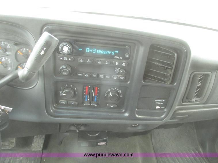 image for item H4725 2003 Chevrolet Silverado 1500 LS Ext. cab pickup truck
