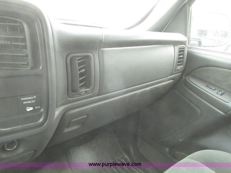 image for item H4725 2003 Chevrolet Silverado 1500 LS Ext. cab pickup truck