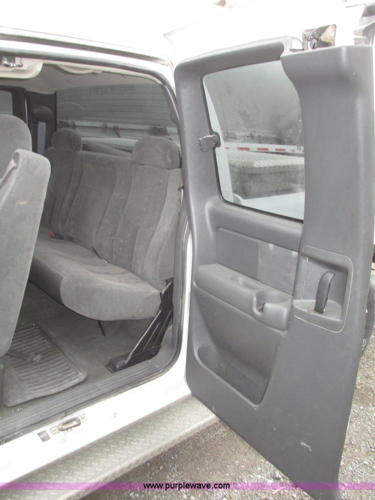 image for item H4725 2003 Chevrolet Silverado 1500 LS Ext. cab pickup truck