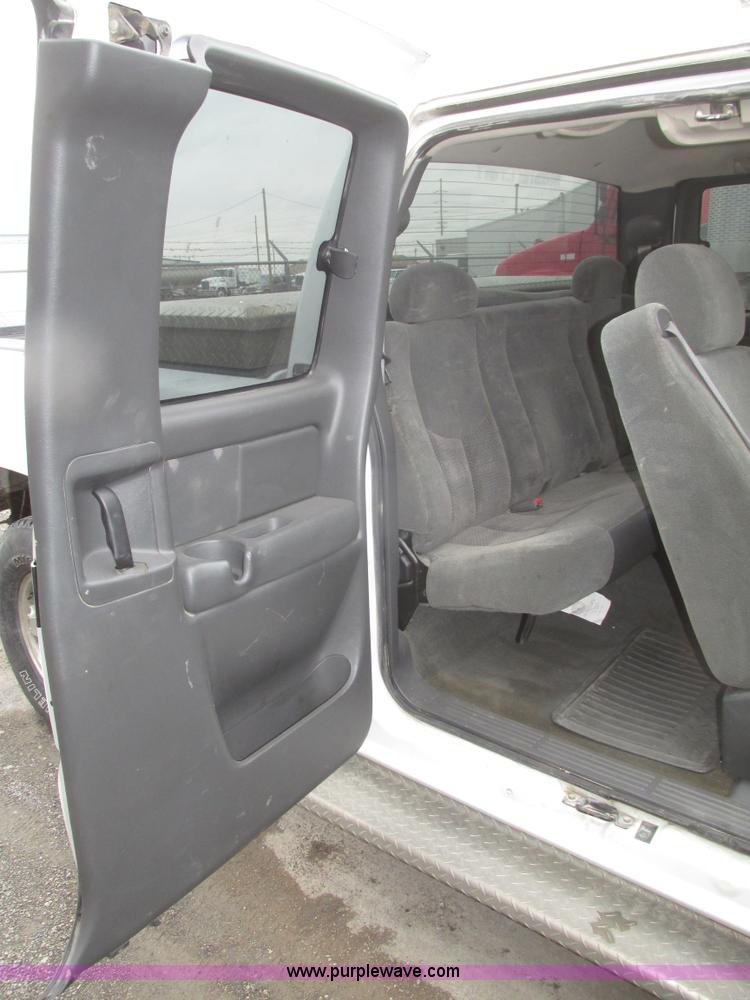 image for item H4725 2003 Chevrolet Silverado 1500 LS Ext. cab pickup truck