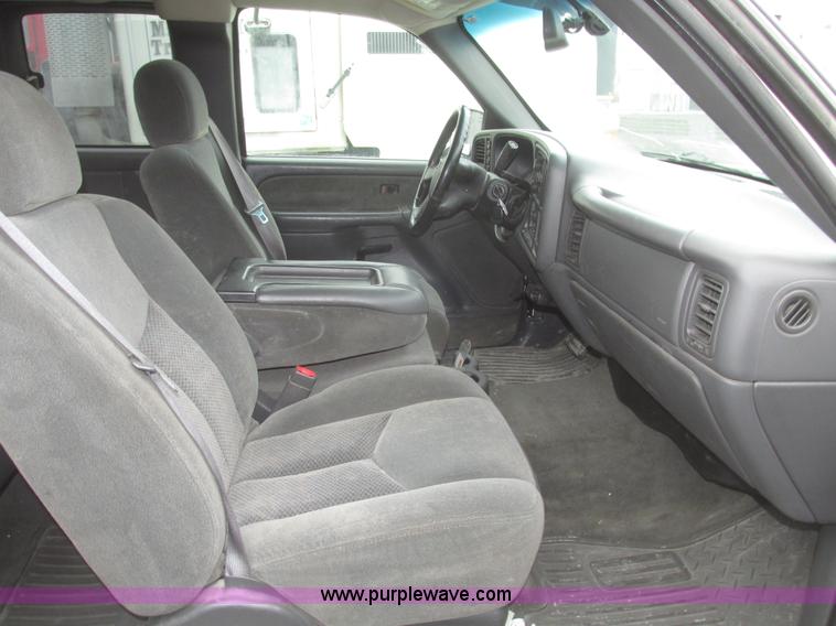 image for item H4725 2003 Chevrolet Silverado 1500 LS Ext. cab pickup truck