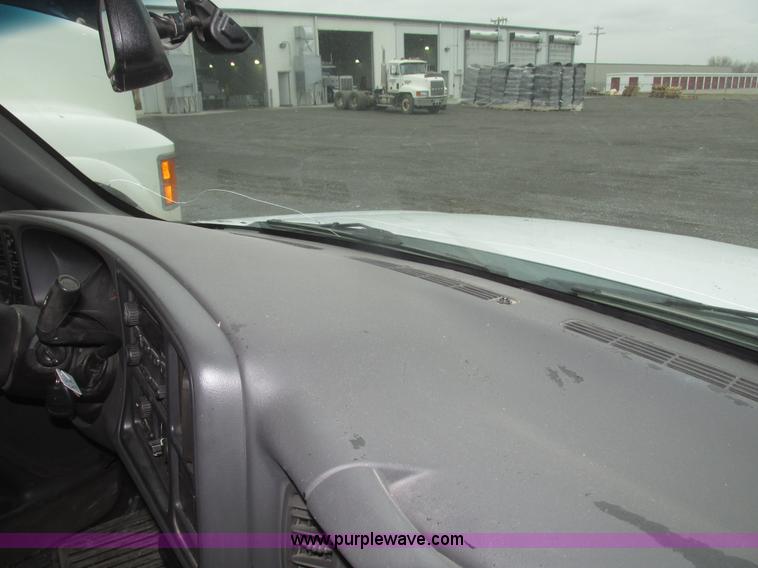 image for item H4725 2003 Chevrolet Silverado 1500 LS Ext. cab pickup truck