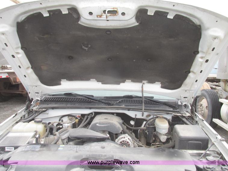 image for item H4725 2003 Chevrolet Silverado 1500 LS Ext. cab pickup truck