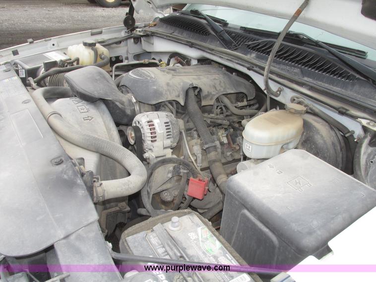 image for item H4725 2003 Chevrolet Silverado 1500 LS Ext. cab pickup truck