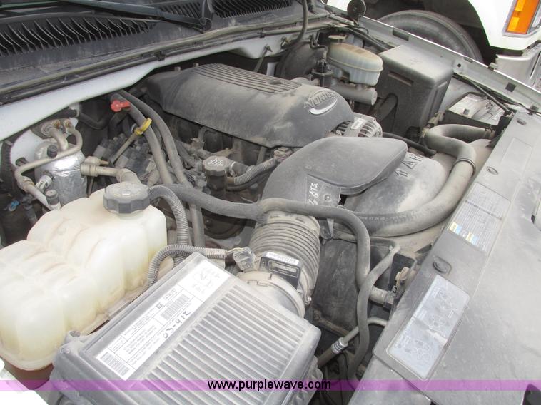 image for item H4725 2003 Chevrolet Silverado 1500 LS Ext. cab pickup truck