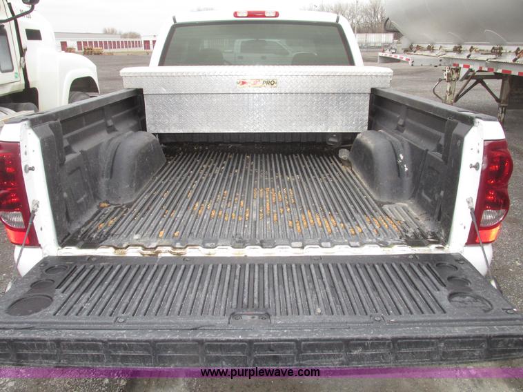 image for item H4725 2003 Chevrolet Silverado 1500 LS Ext. cab pickup truck