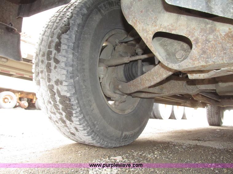 image for item H4725 2003 Chevrolet Silverado 1500 LS Ext. cab pickup truck