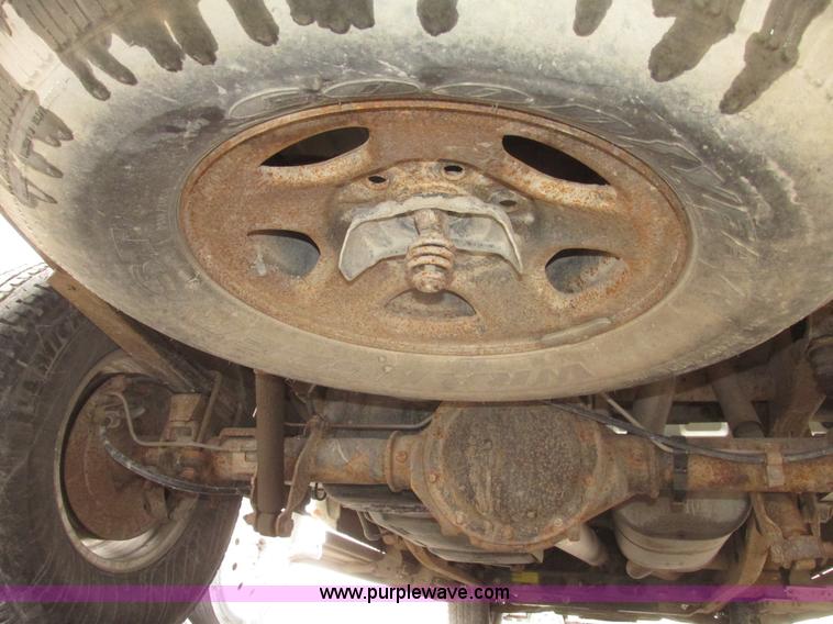 image for item H4725 2003 Chevrolet Silverado 1500 LS Ext. cab pickup truck