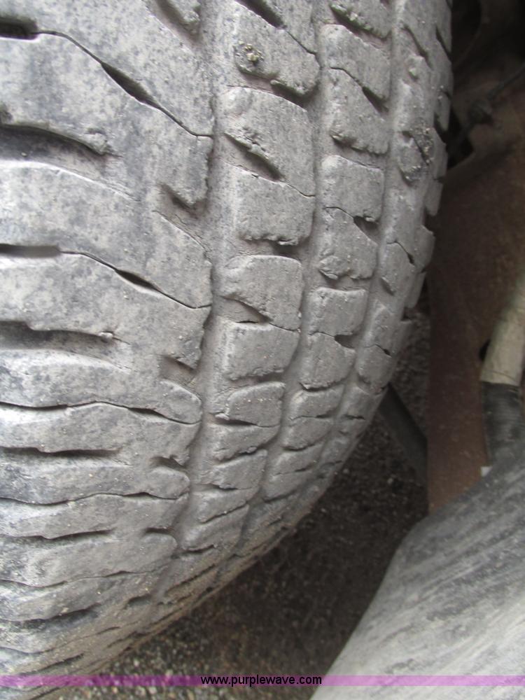 image for item H4725 2003 Chevrolet Silverado 1500 LS Ext. cab pickup truck