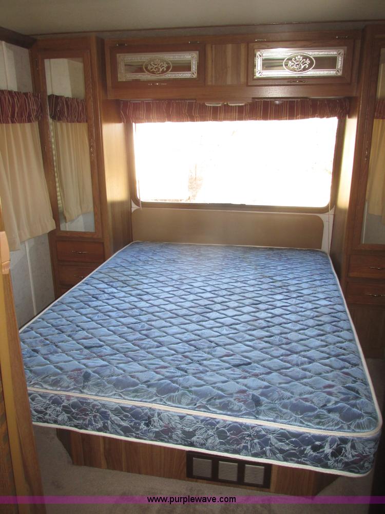 image for item H4735 1993 Ford Econoline E350 Dutchman 30' RV