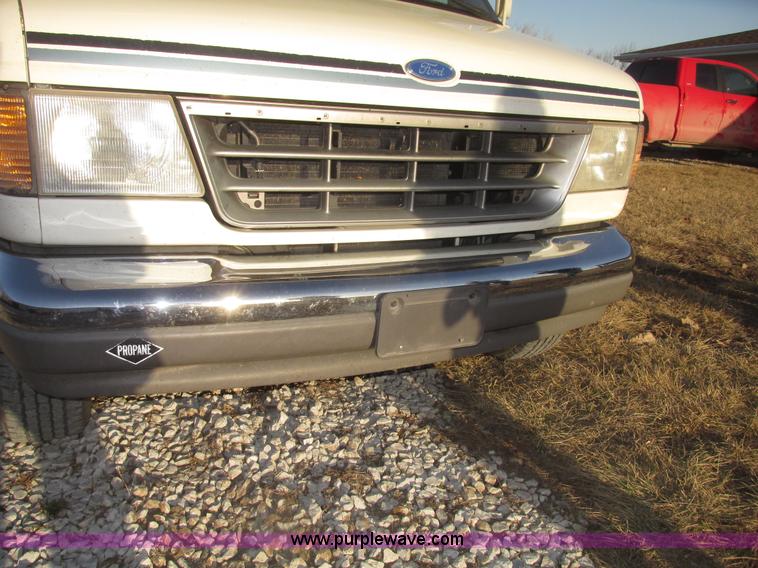 image for item H4735 1993 Ford Econoline E350 Dutchman 30' RV