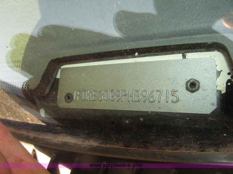 image for item H4735 1993 Ford Econoline E350 Dutchman 30' RV