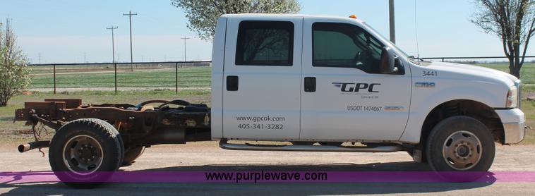 image for item H5867 2005 Ford F350 Super Duty XLT Crew Cab pickup truck