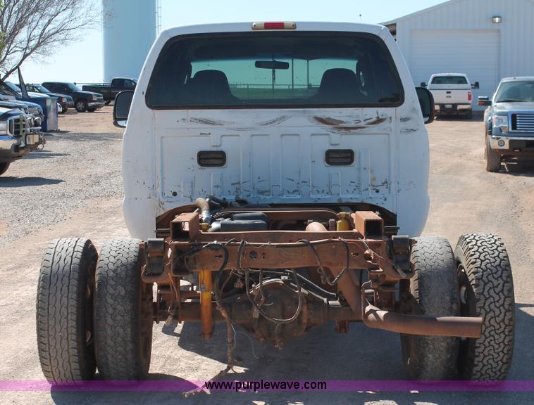 image for item H5867 2005 Ford F350 Super Duty XLT Crew Cab pickup truck