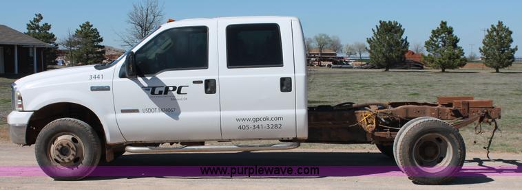 image for item H5867 2005 Ford F350 Super Duty XLT Crew Cab pickup truck