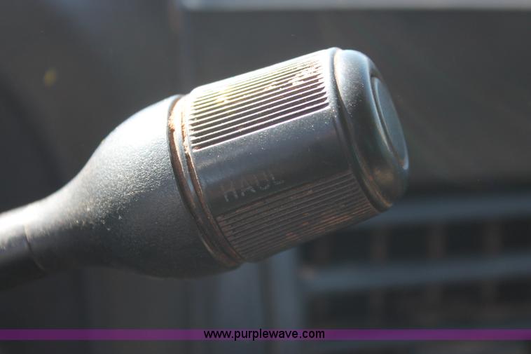 image for item H5867 2005 Ford F350 Super Duty XLT Crew Cab pickup truck