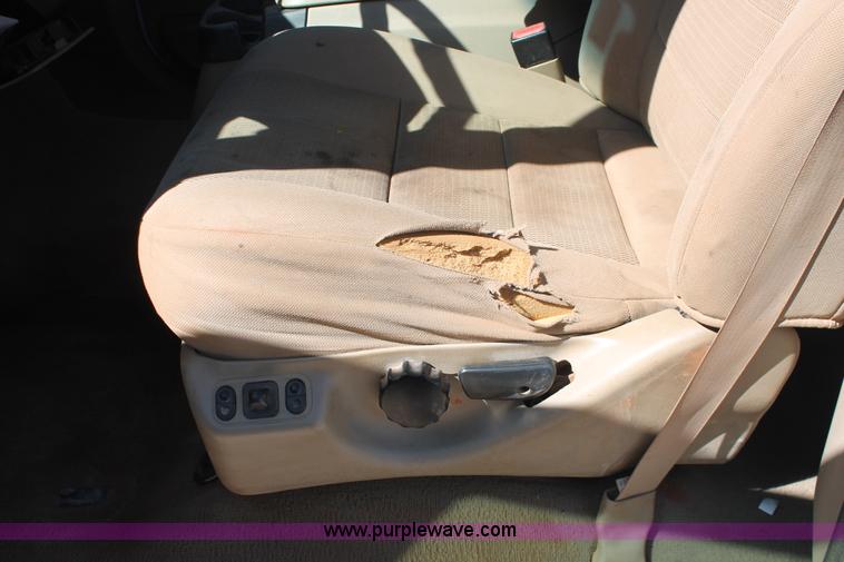 image for item H5867 2005 Ford F350 Super Duty XLT Crew Cab pickup truck