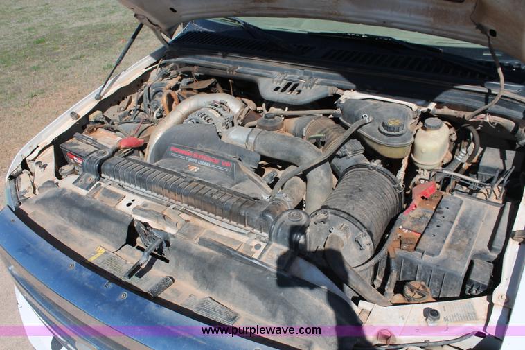 image for item H5867 2005 Ford F350 Super Duty XLT Crew Cab pickup truck