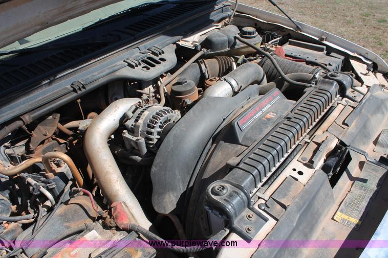 image for item H5867 2005 Ford F350 Super Duty XLT Crew Cab pickup truck